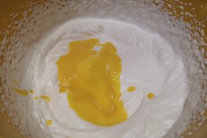 Desert tort cu crema de portocale si zmeura