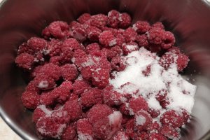 Desert tort cu crema de portocale si zmeura