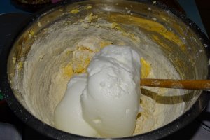 Desert prajitura cu prune, nuci si crema de vanilie