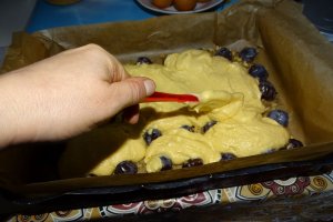 Desert prajitura cu prune, nuci si crema de vanilie
