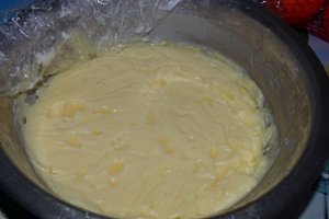Desert prajitura cu prune, nuci si crema de vanilie