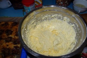 Desert prajitura cu prune, nuci si crema de vanilie