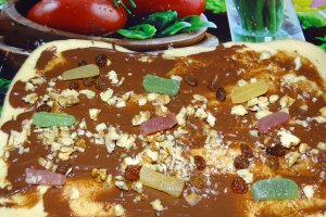 Desert mini cozonaci cu crema de alune
