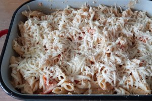 Paste cu feta si rosii cherry, gratinate