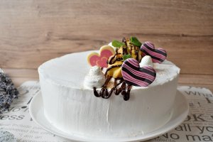 Desert tort profiterol cu crema de vanilie si ciocolata cu cafea