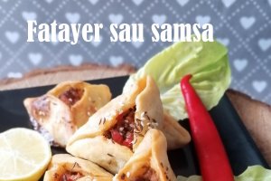 Aperitiv Fatayer sau samsa cu ardei si carne tocata
