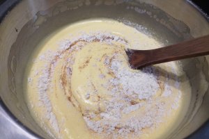 Desert prajitura cu nuci si crema caramel
