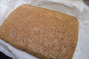 Desert prajitura cu nuci si crema caramel