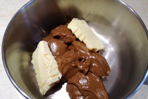 Desert prajitura cu nuci si crema caramel