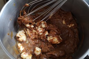 Desert prajitura cu nuci si crema caramel
