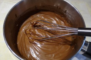 Desert prajitura cu nuci si crema caramel