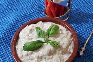 Salata de vinete cu iaurt, menta si chimen