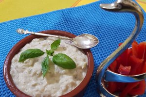 Salata de vinete cu iaurt, menta si chimen