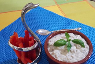 Salata de vinete cu iaurt, menta si chimen
