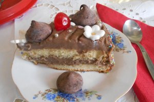 Desert tort cu crema si trufe de ciocolata - rețeta nr. 900