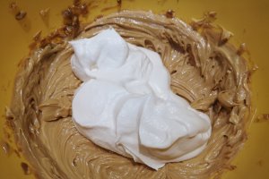 Desert prajitura cu ciocolata, caramel si mascarpone