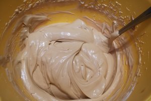 Desert prajitura cu ciocolata, caramel si mascarpone