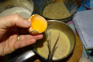 Desert mucenici umpluti cu nuca fiarta in lapte