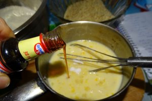 Desert mucenici umpluti cu nuca fiarta in lapte