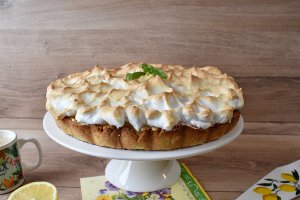 Desert tarta cu crema de lamaie si bezea