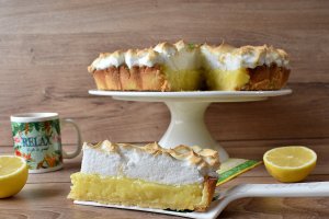 Desert tarta cu crema de lamaie si bezea