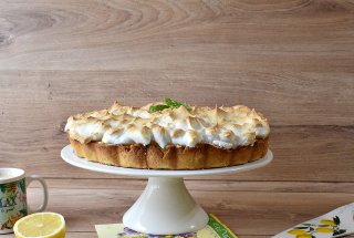 Desert tarta cu crema de lamaie si bezea