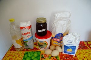 Desert rulada cu frisca si zmeura