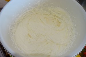 Desert rulada cu frisca si zmeura