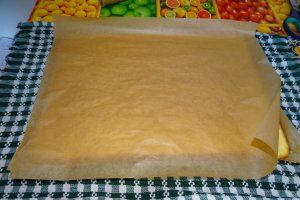 Desert rulada cu frisca si zmeura