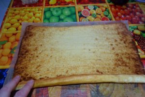 Desert rulada cu frisca si zmeura