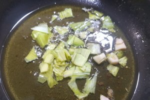 Pate cremos, de casa, cu ficatei si  piept de pui