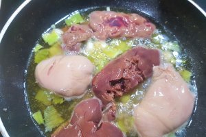 Pate cremos, de casa, cu ficatei si  piept de pui