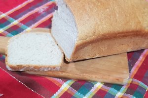 Paine cu secara, lapte si untura