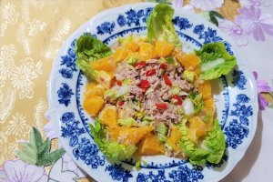 Salata cu ton si portocala