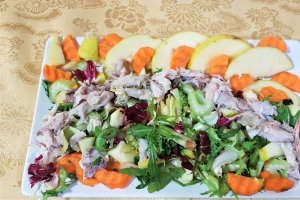 Salata cu macrou afumat si mar