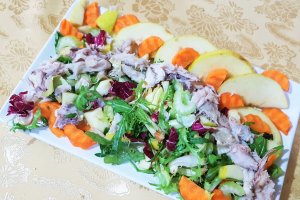 Salata cu macrou afumat si mar