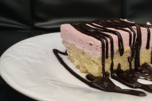 Desert prajitura cu iaurt si zmeura