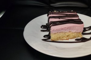 Desert prajitura cu iaurt si zmeura