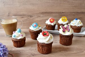 Desert briose cu ciocolata si crema cu aroma de lamaie