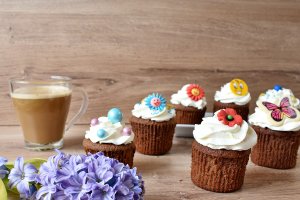 Desert briose cu ciocolata si crema cu aroma de lamaie