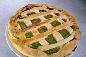 Aperitiv tarta sarata cu spanac si rulouri mixte