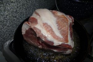 Ceafa de porc, gatita la cuptor la foc mic