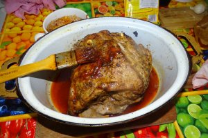 Ceafa de porc, gatita la cuptor la foc mic