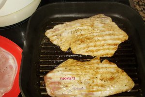 Piept de curcan in sos de soia cu garnitura