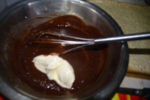 Desert cu ciocolata, zmeura si caise
