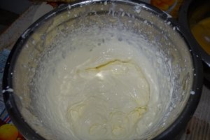 Desert cu ciocolata, zmeura si caise