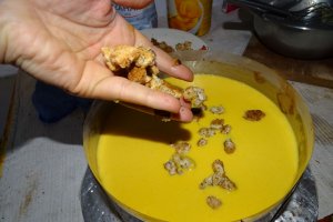 Desert cu ciocolata, zmeura si caise