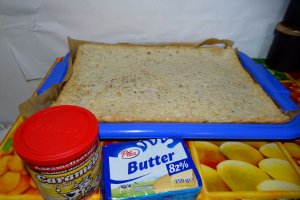 Desert prajitura cu foaie de bezea si crema de unt