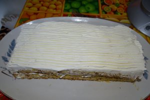 Desert prajitura cu foaie de bezea si crema de unt