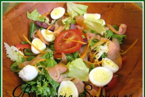 Salata de vara cu somon si oua de prepelita